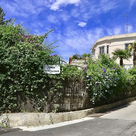 Les Lauriers Apartment *